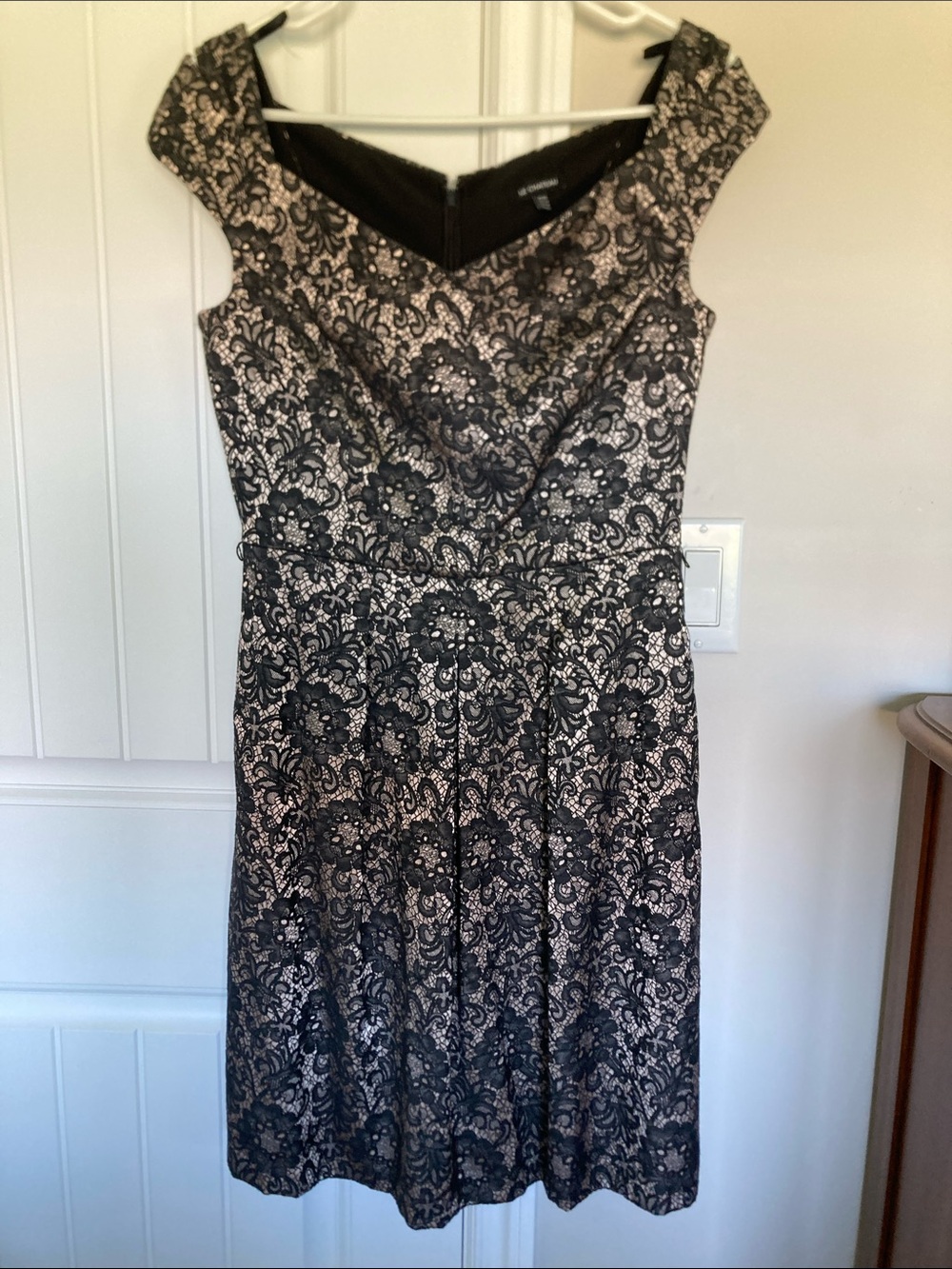 Le Chateau Midi Dress with Pockets Size Medium